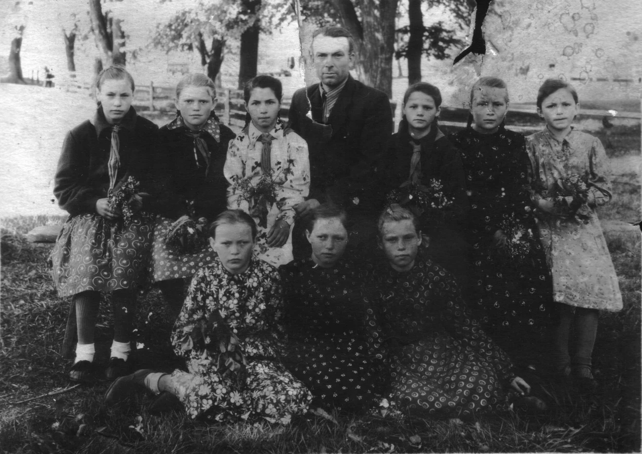 1956 р Приходченко П П з учнями 5 класу