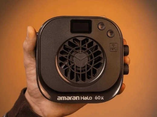 Тильна панель надкомпактного моноблока Amaran Halo 60x з круглою вентиляційною решіткою, дисплеєм та зоною бездротового зв'язку NFC