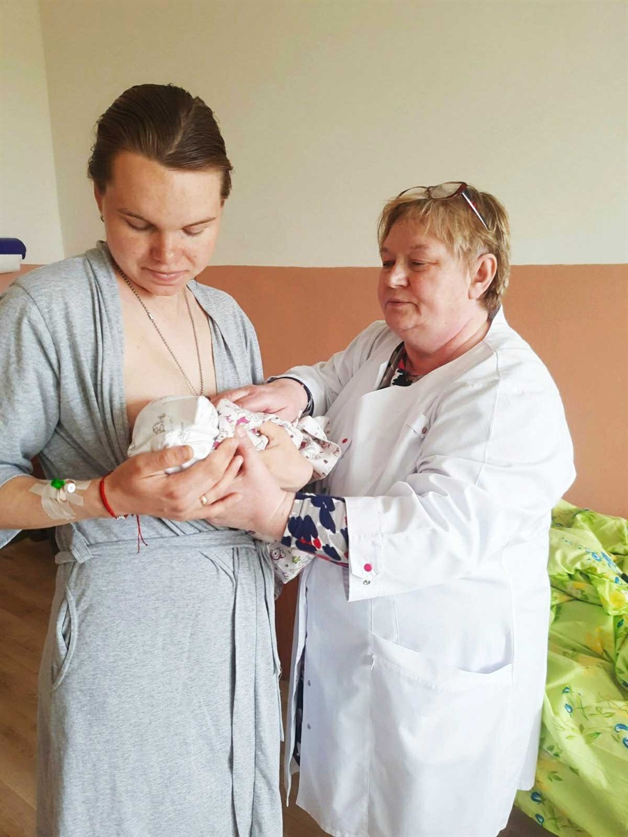 Пані Алла з мамою і новонародженим
