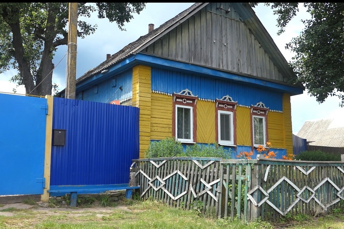 Будинок, де мешкає Єфросинія Іванівна 