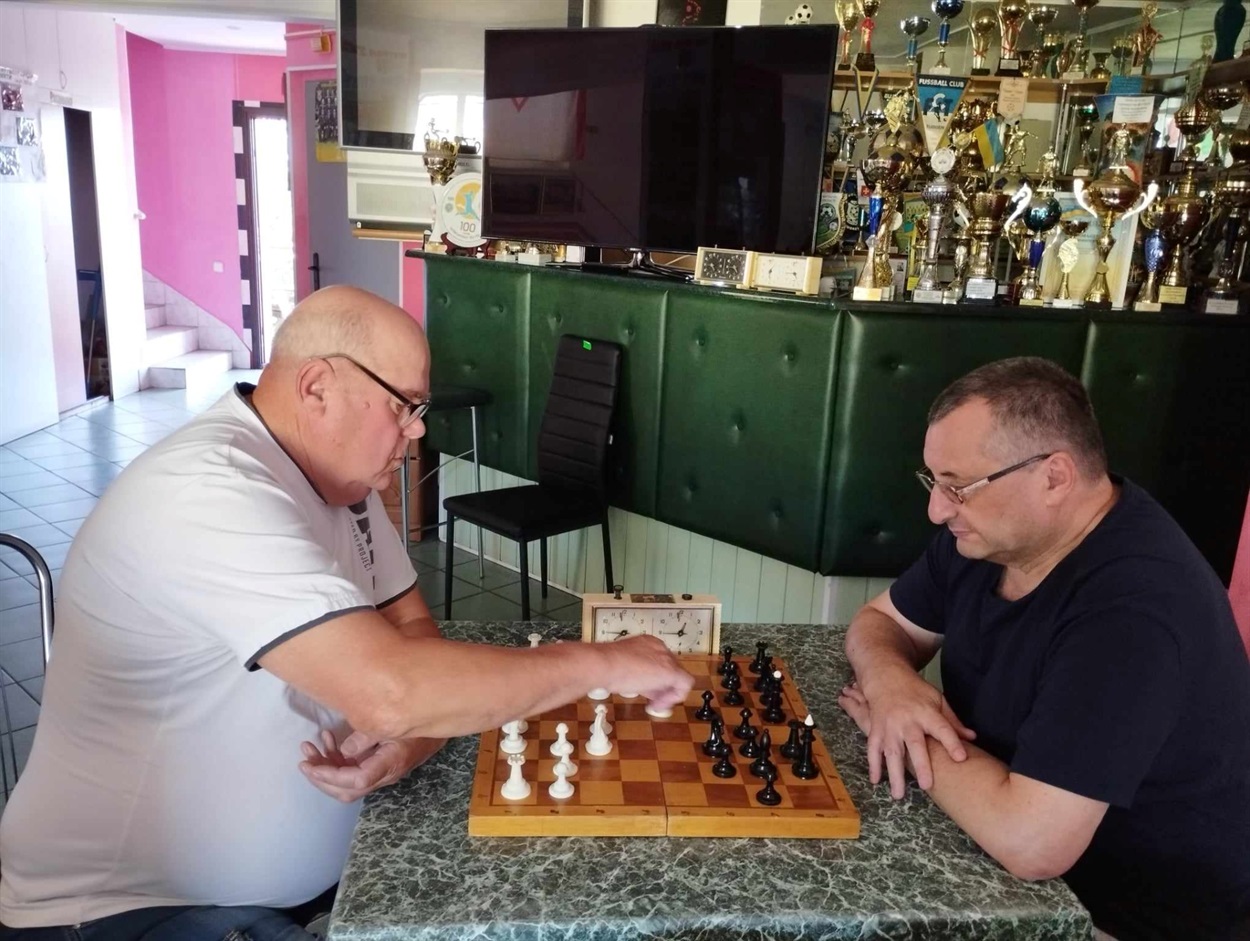 Переможець турніру Михайло Сегалов праворуч.