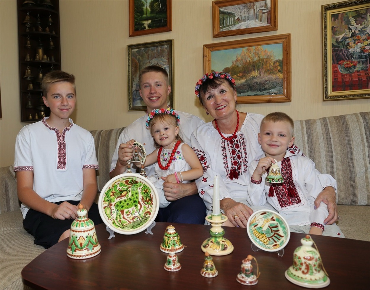 Онуки Володимир, Іван, Дмитро та онучка Софія.