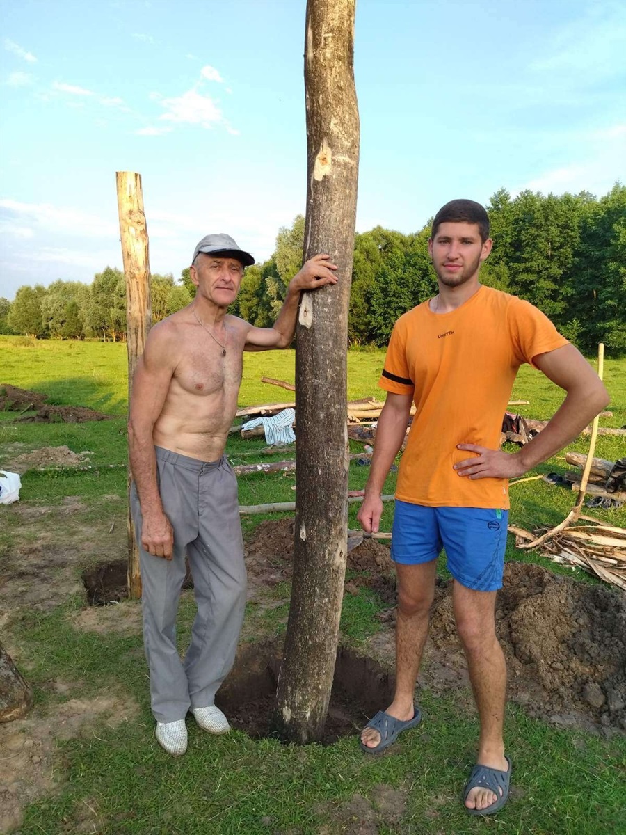 Усе робили своїми руками.