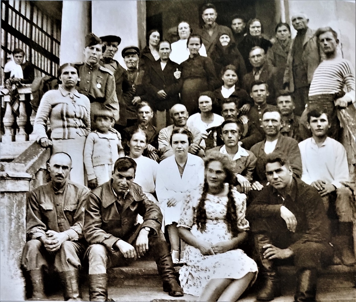Військовий шпиталь у будинку Снєжка. Медики та пацієнти