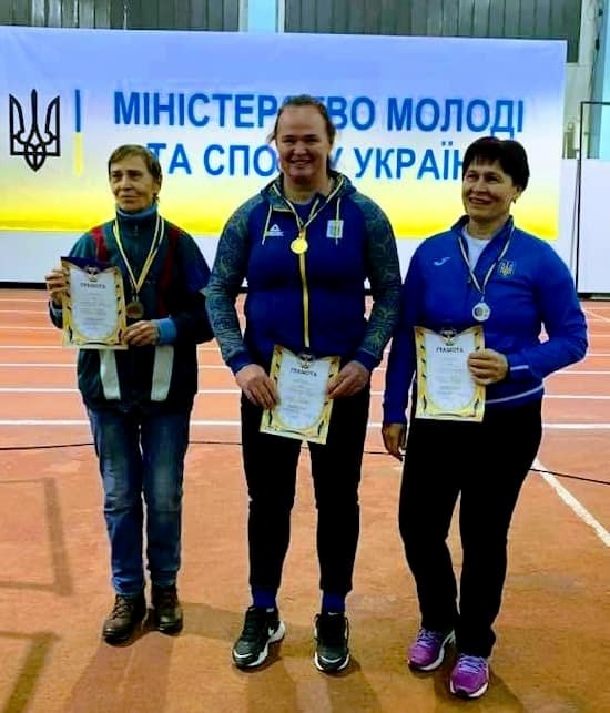 Катерина Шведова ліворуч