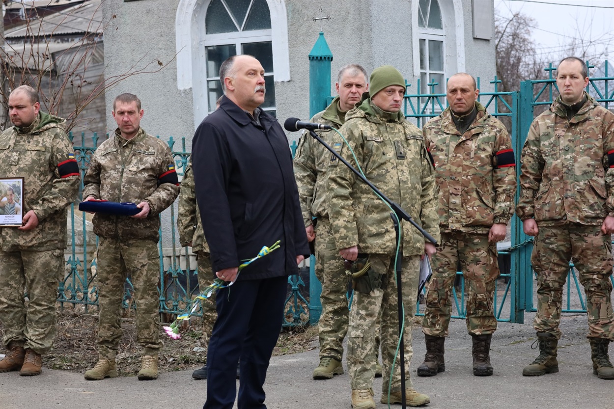 Шкільний вчитель Едуард Маринченко 