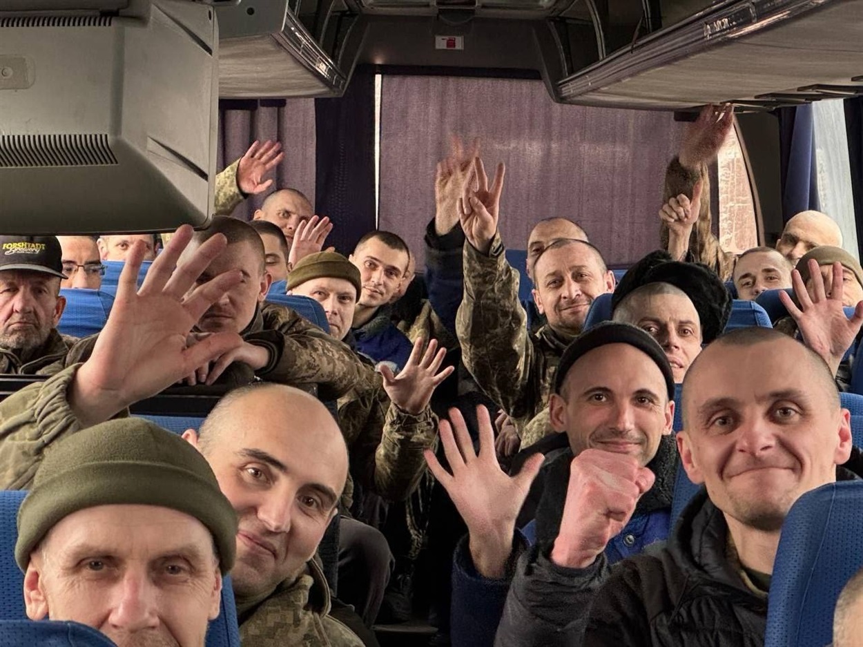 Андрій на фото знизу ліворуч