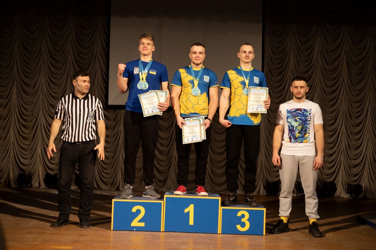 Владислав Лиман праворуч третій
