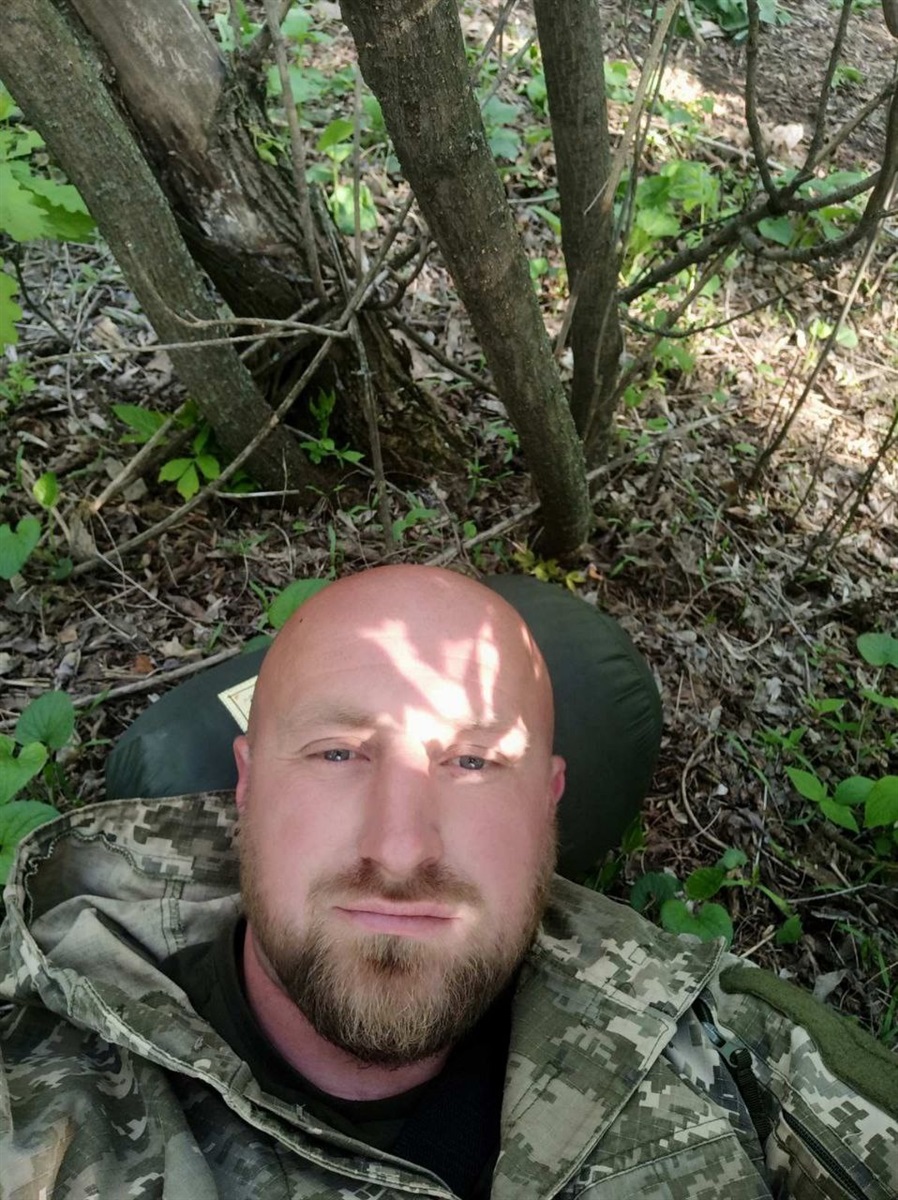 Сестра згадує, що Микола рідко фотографувався. Проте за кілька днів до трагічної загибелі він надіслав Марині своє фото. Вона каже, що тоді в неї аж сироти побігли по шкірі, ніби брат передчував щось недобре.