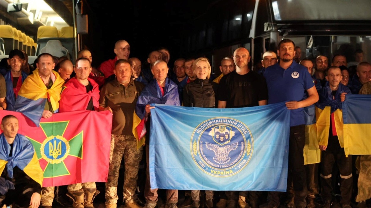 Володимир на фото ліворуч у верхньому ряду