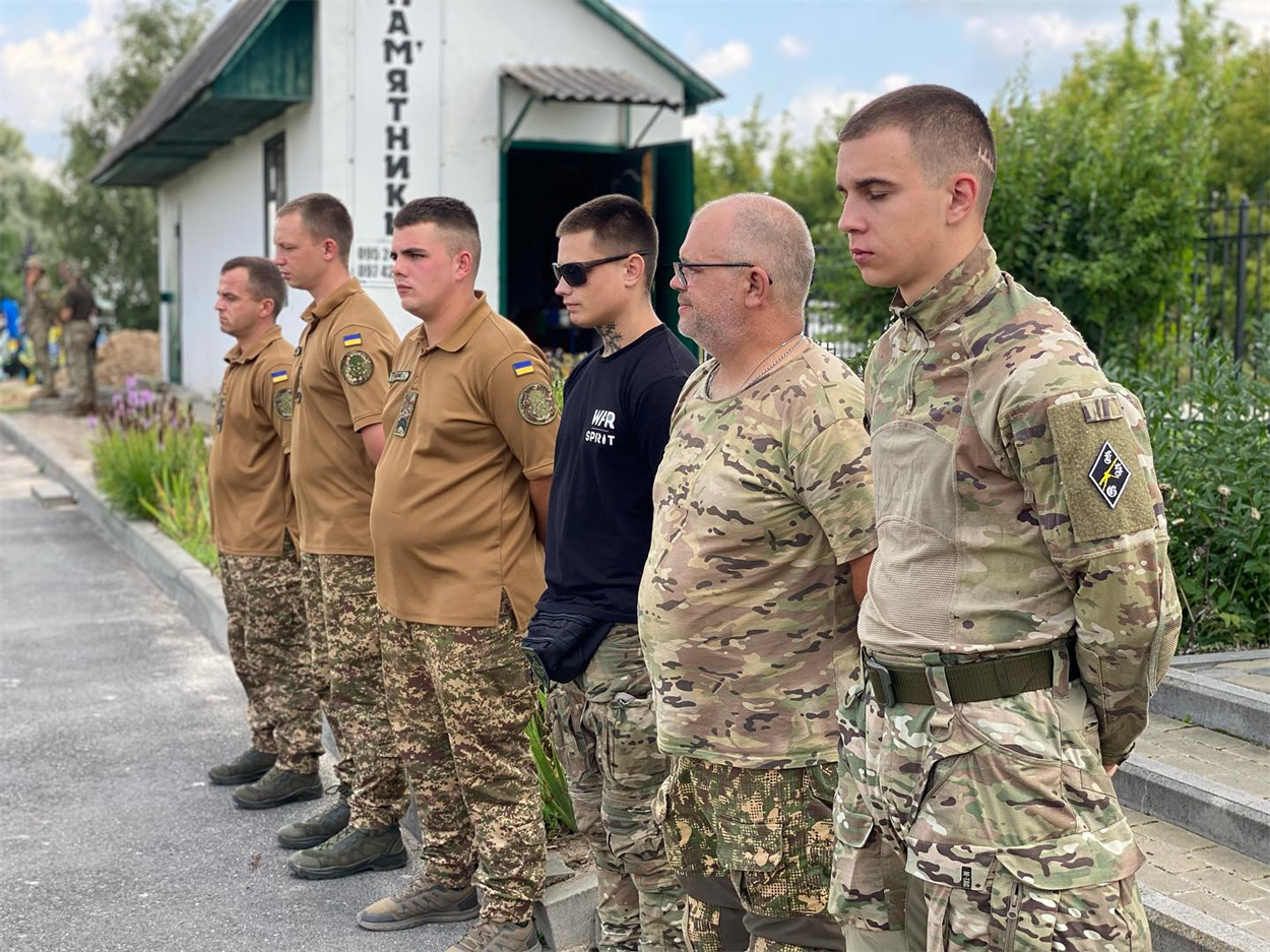 Фото з церемонії прощання із Валерієм Ярмаком