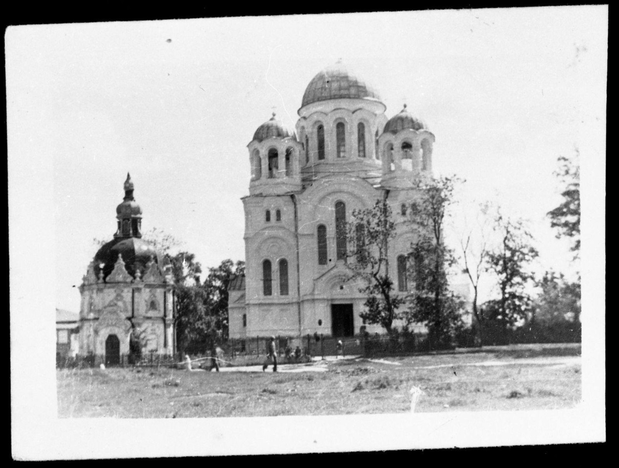 Каплиця на місці гетьманської церкви біля новозбудованої Трьох-Анастасіївської

