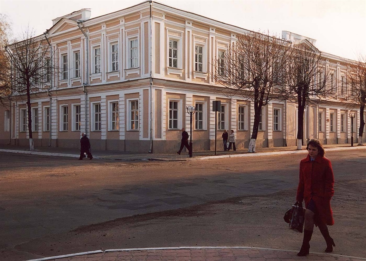 Трикласне училище ім. Ф.Терещенка, нині приміщення молодших класів ЗОШ №3