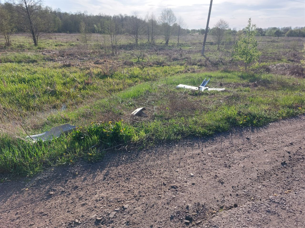 Уламки збитих російських дронів на прикордонні Сумщини