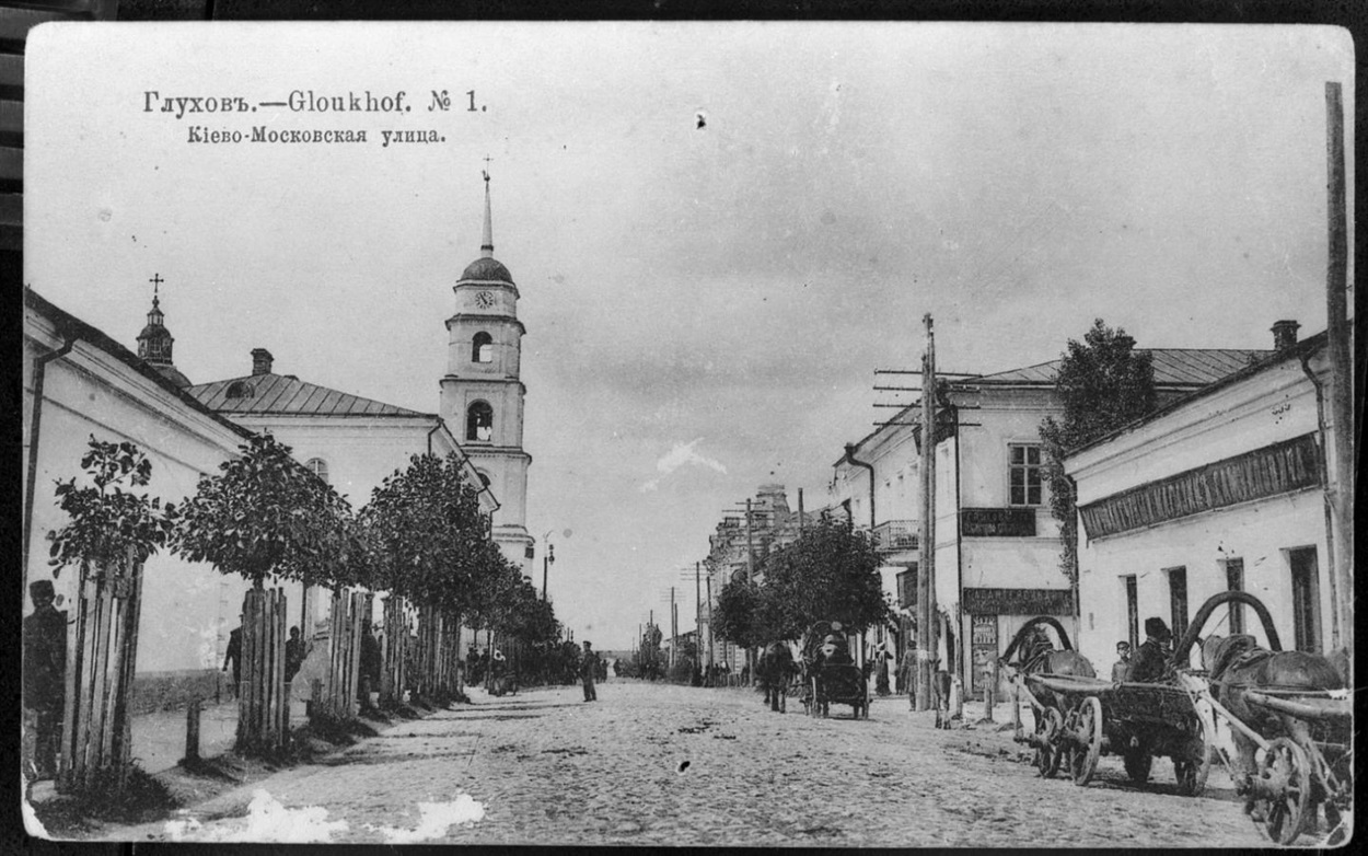 Архівне фото сучасної вулиці Київськох, на узбіччі стовпи лінії електропередачі
