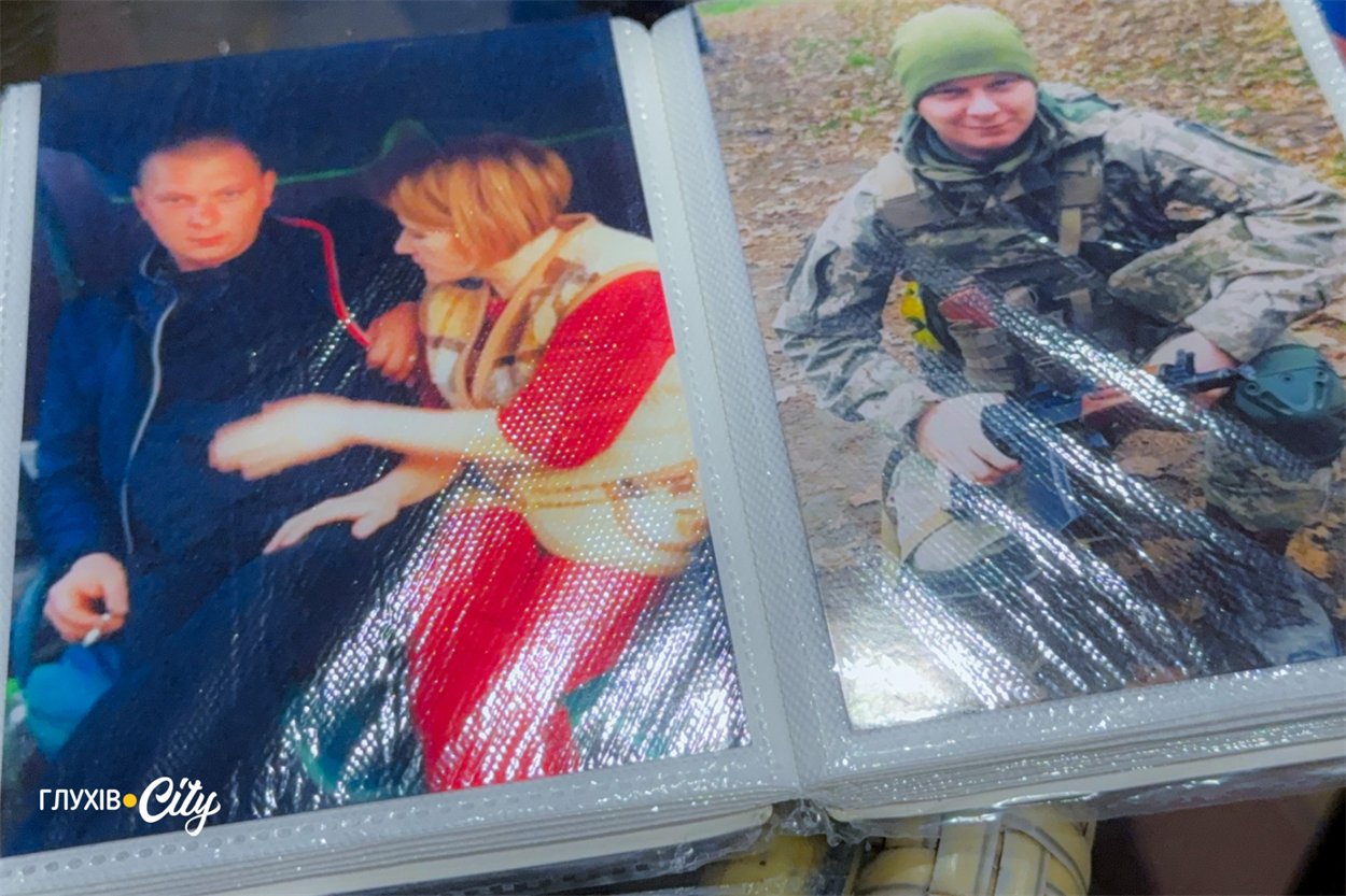 Праворуч — остання світлина Дениса з мамою. Вони зробили її, коли він приїжджав у відпустку перед відправленням на Бахмут