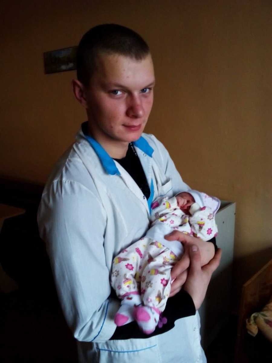 Одне із перших фото Дениса з донькою