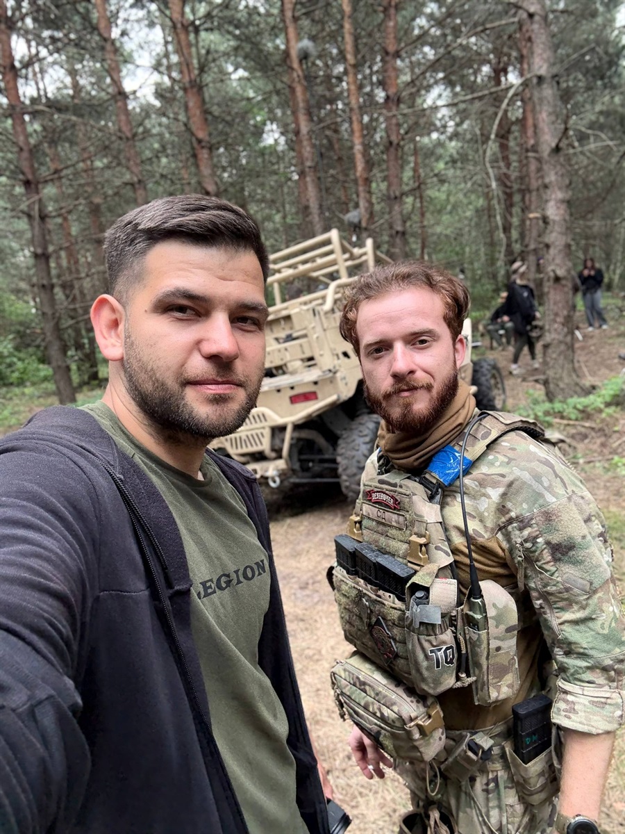 Андрієм разом із Денисом Капустіним на позивний "Схід"