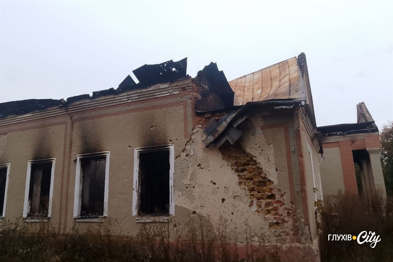 
Наслідки російських атак по сільському клубу 