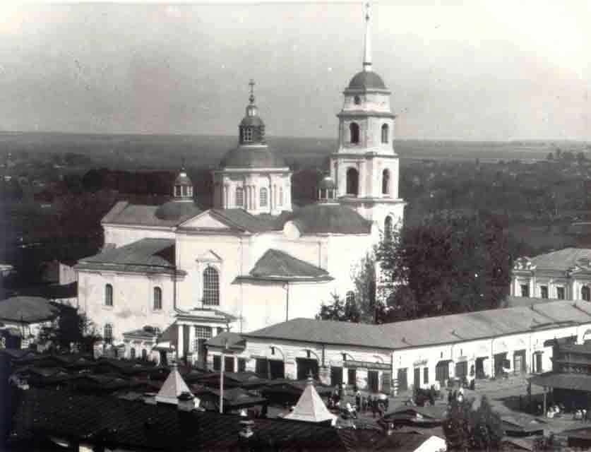 1961 Троїцький собор та Торгові ряди на Радному майдані Глухів.