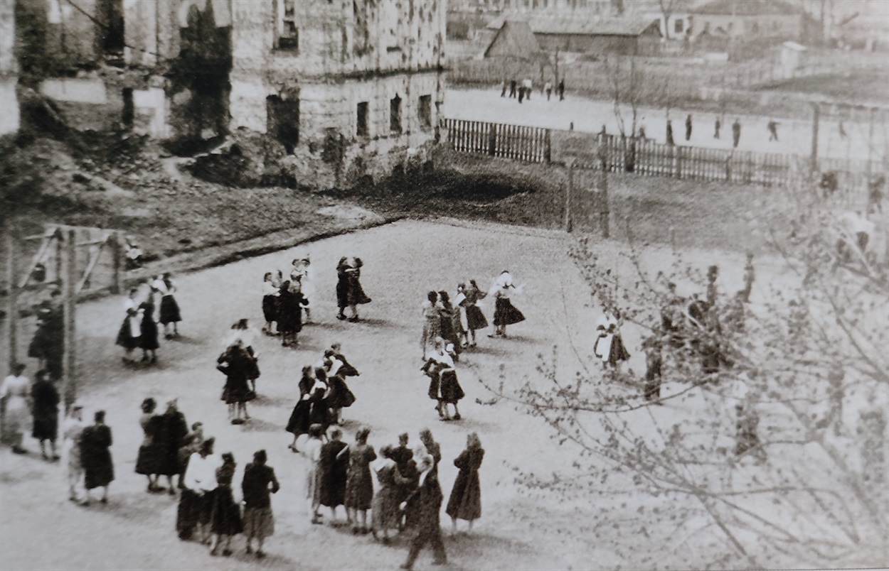 1940 ві Студенти Глухів учительський інститут