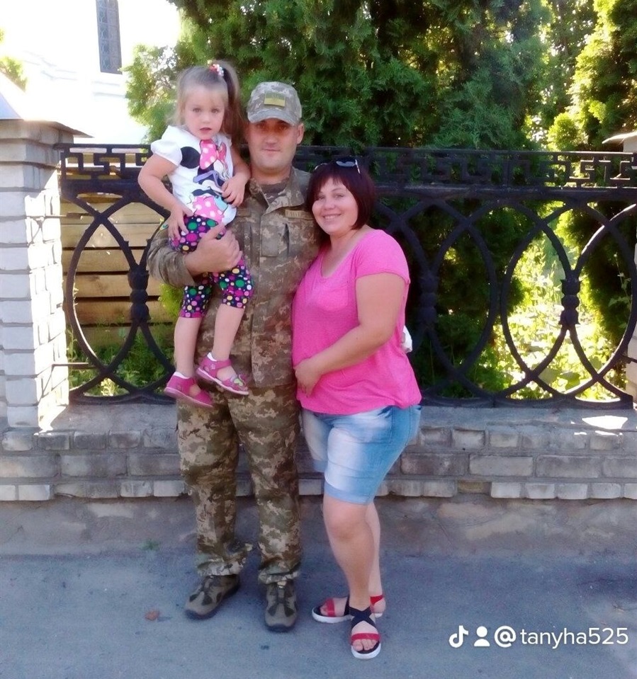 "Кажуть, що чоловіки хочуть сина. Він мріяв про донечку. А я уявляла, якою вона буде – такою ж високою, схожою на нього", – згадує Тетяна.
